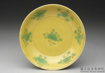 图片[2]-Yellow dish with green flower and fruit design, Ming dynasty, Jiajing reign (1522-1566)-China Archive